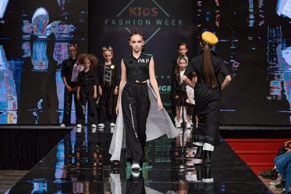 KIDS FASHION WEEK: главный детский подиум и осенние краски