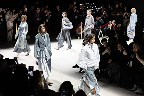 Второй день Московской недели моды: китайское ципао, русские сказки и роботы на подиуме